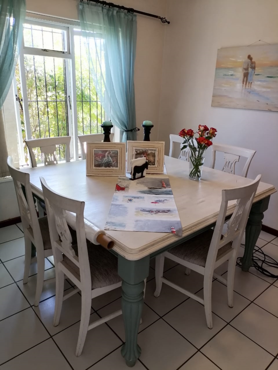 To Let 4 Bedroom Property for Rent in Heldervue Western Cape